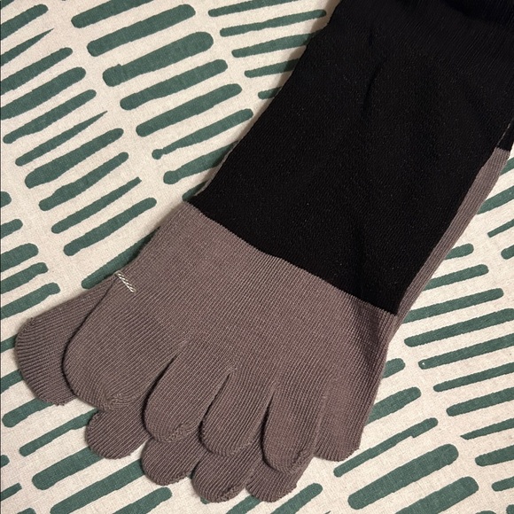 Women Black and Gray Toe Socks - Picture 1 of 2